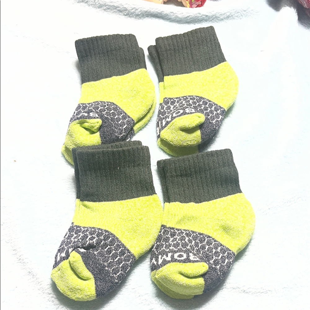 Bombas Neon Yellow and Gray Kids Non-Slip Ankle Socks - Set of 4